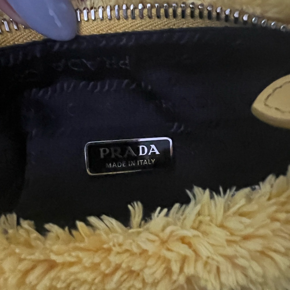 Prada Re-edition Terry Bag - Picture 4 of 6